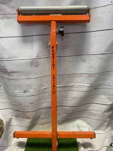 lot 23 image: HTC Pedestal Roller