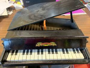 lot 48 image: Mini Grand Piano Toy Made In Japan