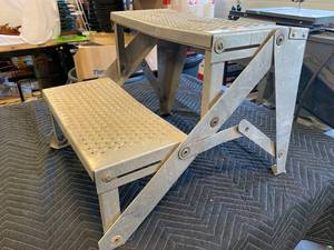 lot 71 image: Aluminum Folding Steps
