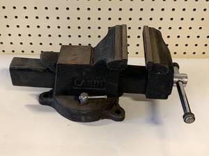 lot 76 image: Larin 5 Inch Bench Vice