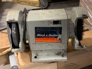 lot 77 image: Black & Decker 5 Inch Bench Grinder