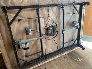 lot 107 image: Craftmatic Adjustable Bed 54 X 74 with Remote