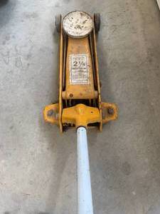 lot 110 image: 2 14 Ton Hydraulic Floor Jack