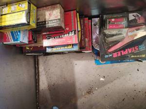 lot 423 image: Staplers