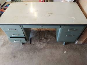 lot 441 image: Metal Desk