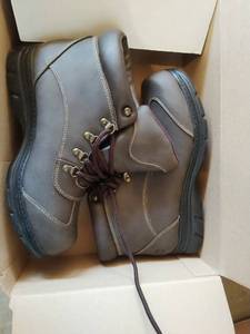 lot 450 image: Totes Boots