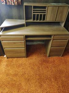 lot 59 image: Desk
