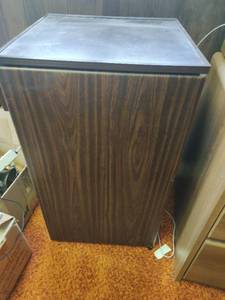 lot 61 image: Kenmore Mini Fridge