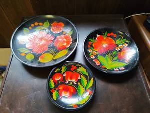lot 67 image: Set of Three Rosemaling Plates