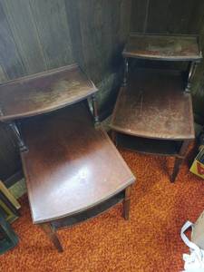 lot 72 image: Pair of Vintage End Tables by Mersman