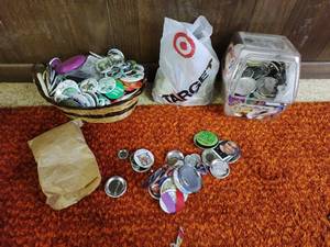 lot 81 image: Large Collection of Buttons