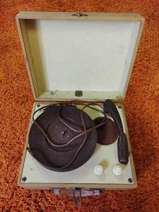 lot 101 image: Vintage Record Player by Airline