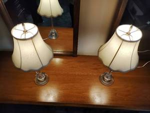 lot 117 image: Pair of Vintage Etched Glass Table Lamps