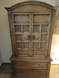 lot 119 image: Vintage Armoire by United Furniture Corporation