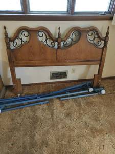 lot 116 image: Vintage Queen Size Headboard with Rails by United Furniture Corporation