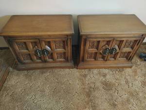 lot 115 image: Pair of Vintage End Tables by United Furniture Corporation