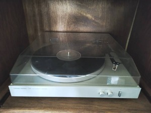 lot 143 image: HarmanKardon T23 Semi-Automatic Turntable