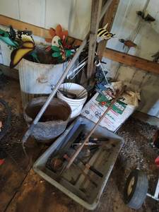 lot 304 image: Collection of Garage & Garden Items