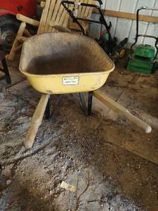 lot 311 image: Radio Flyer Wheelbarrow