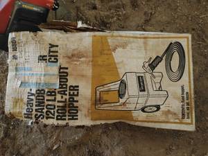 lot 315 image: Sears Heavy Duty Sand Blaster