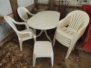lot 322 image: Patio Set