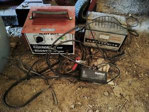 lot 333 image: Collection of TrickleBattery Chargers