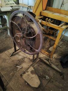 lot 5 image: Large Corn Sheller