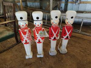 lot 351 image: Four Vintage Guardsmen Blow Glow Molds