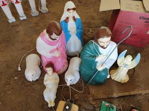 lot 352 image: Vintage Nativity Blow Glow Molds