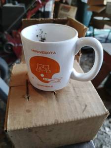 lot 357 image: Pair of Vintage Gopher Mugs