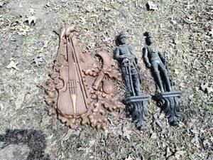 lot 363 image: Three Vintage Molded Wall Dcor