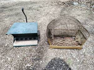 lot 377 image: Bird Feed & Vintage Bird Cage by Hendryx