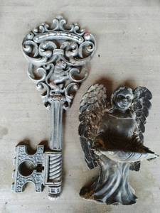 lot 379 image: Two Dcor Items