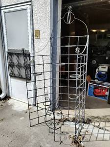 lot 15 image: Trellis