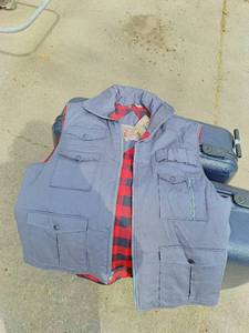 lot 16 image: Vest