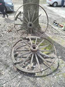 lot 22 image: Wagon Wheels  1