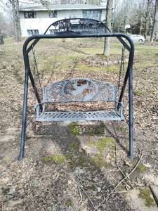 lot 33 image: Swinging Bench