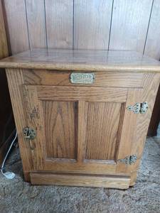 lot 164 image: Old Ice Chest White Clad End Table