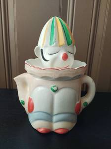 lot 183 image: Clown Figurine Citrus Juicer by Mikori Wear