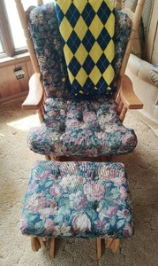 lot 194 image: Glider with Ottoman and Blanket