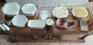 lot 203 image: Collection of Vintage Kitchen Items