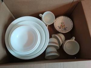 lot 235 image: Set of Corelle Dishes