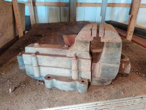 lot 4 image: Large 7 Bench Vice