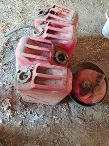 lot 360 image: Metal Gas Cans & More