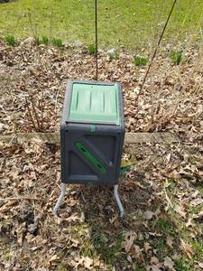 lot 28 image: Composter