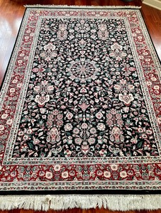 lot 7 image: Beautifully  Designed Handwoven Rug from Pakistan