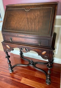 lot 8 image: Vintage Secretary Desk