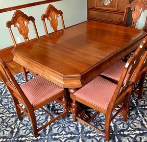 lot 12 image: Antique Dining Table and 6 Chairs