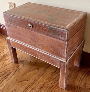 lot 21 image: Decorative Trunk on a Stand