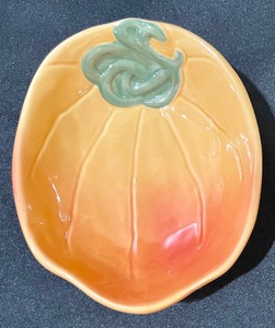 lot 208 image: Williams Sonoma Jardin Potager Collection Vegetable Themed Dishes